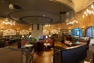 Celebrate Christmas Parties 2026 at DoubleTree by Hilton Bristol City Centre